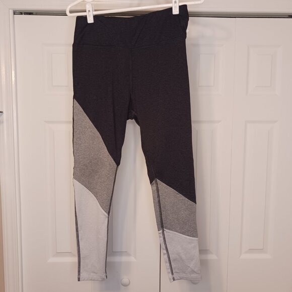 3/$18 - Avia Black/Gray Leggings Size Medium - Picture 1 of 5